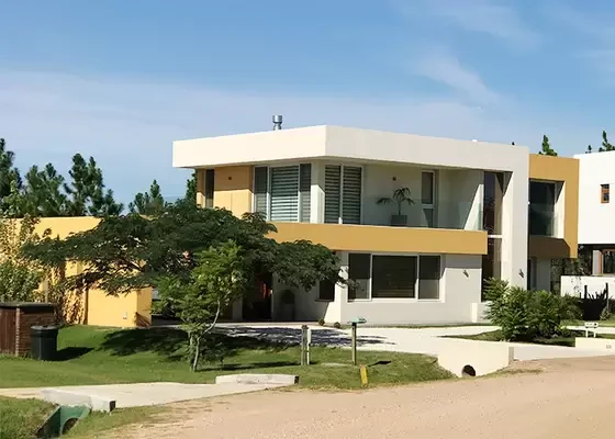 Edificio contemporaneo usato come riferimento per una soluzione leggera in acciaio